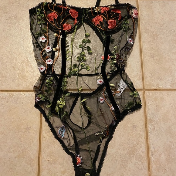 Corset - Picture 2 of 4